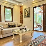 Centrally Located Very Large W Pool Jakuz And Car Park ヴィラ