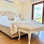 Centrally Located Very Large W Pool Jakuz And Car Park ヴィラ