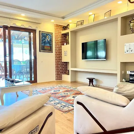 Centrally Located Very Large W Pool Jakuz And Car Park
