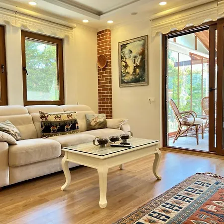 Centrally Located Very Large W Pool Jakuz And Car Park Willa