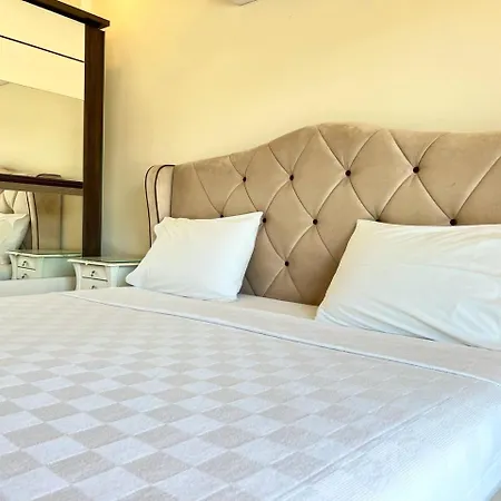 Centrally Located Very Large W Pool Jakuz And Car Park Willa Fethiye