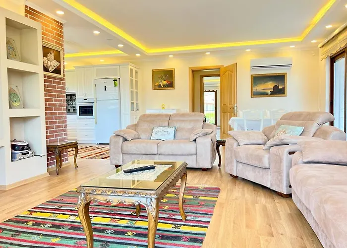 Centrally Located Very Large W Pool Jakuz And Car Park Villa *