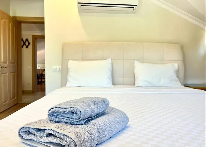 Villa Centrally Located Very Large W Pool Jakuz And Car Park Fethiye