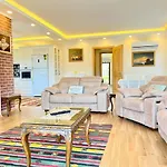 Centrally Located Very Large W Pool Jakuz And Car Park Villa *